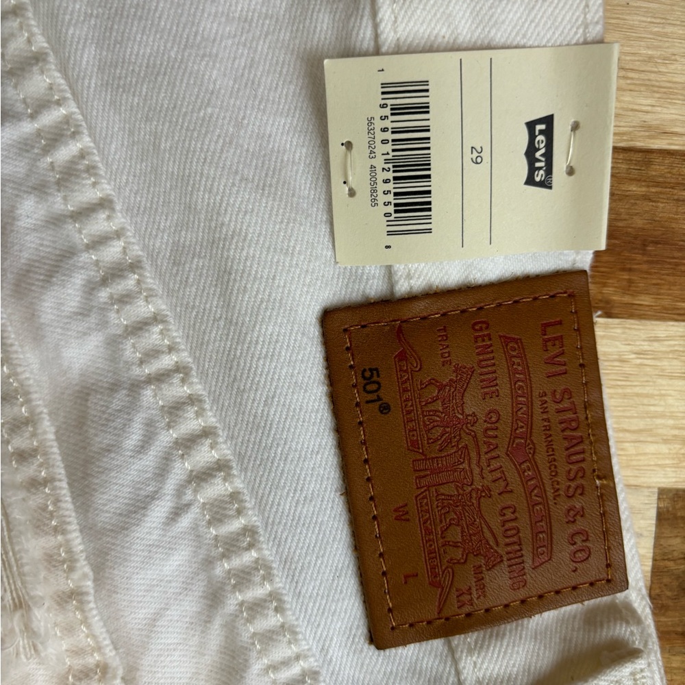 NWT Levi’s High Rise Shorts - Picture 3 of 4